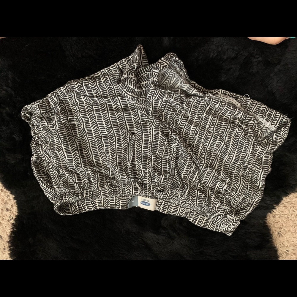 old navy shorts M